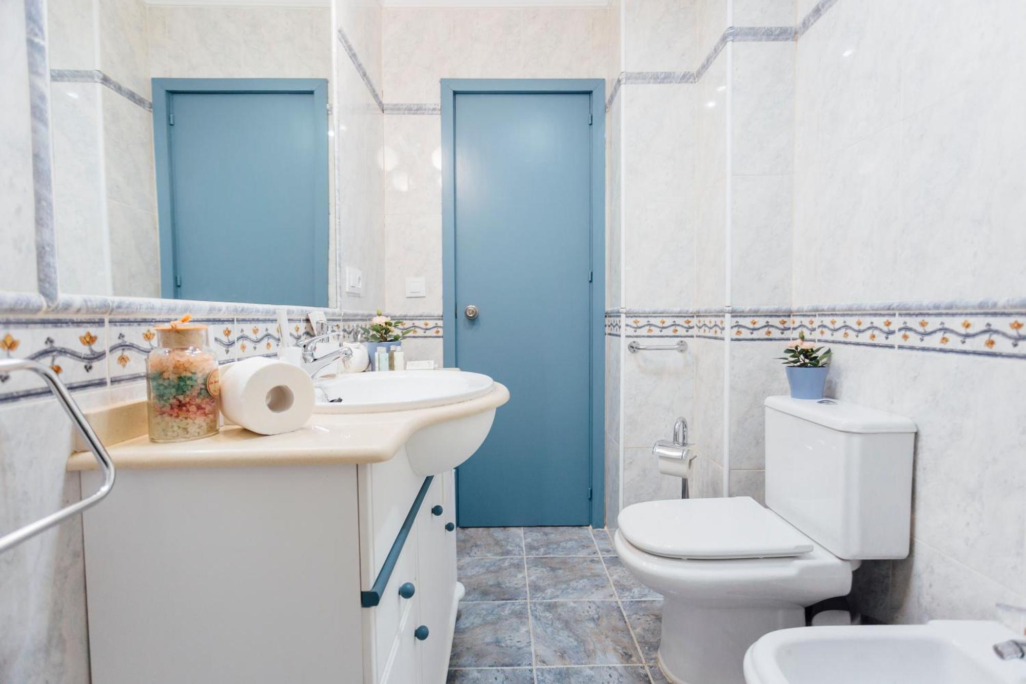 Stunning And Colorful- 4Bd 2Bth- Santa Cruz Appartement Sevilla Buitenkant foto